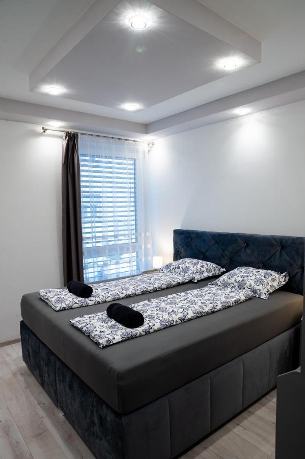 Dream Apartman 3 With Free Parking เยอร์ ภายนอก รูปภาพ