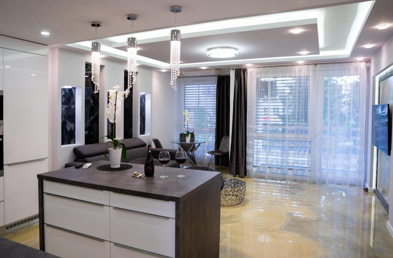 Dream Apartman 3 With Free Parking เยอร์ ภายนอก รูปภาพ
