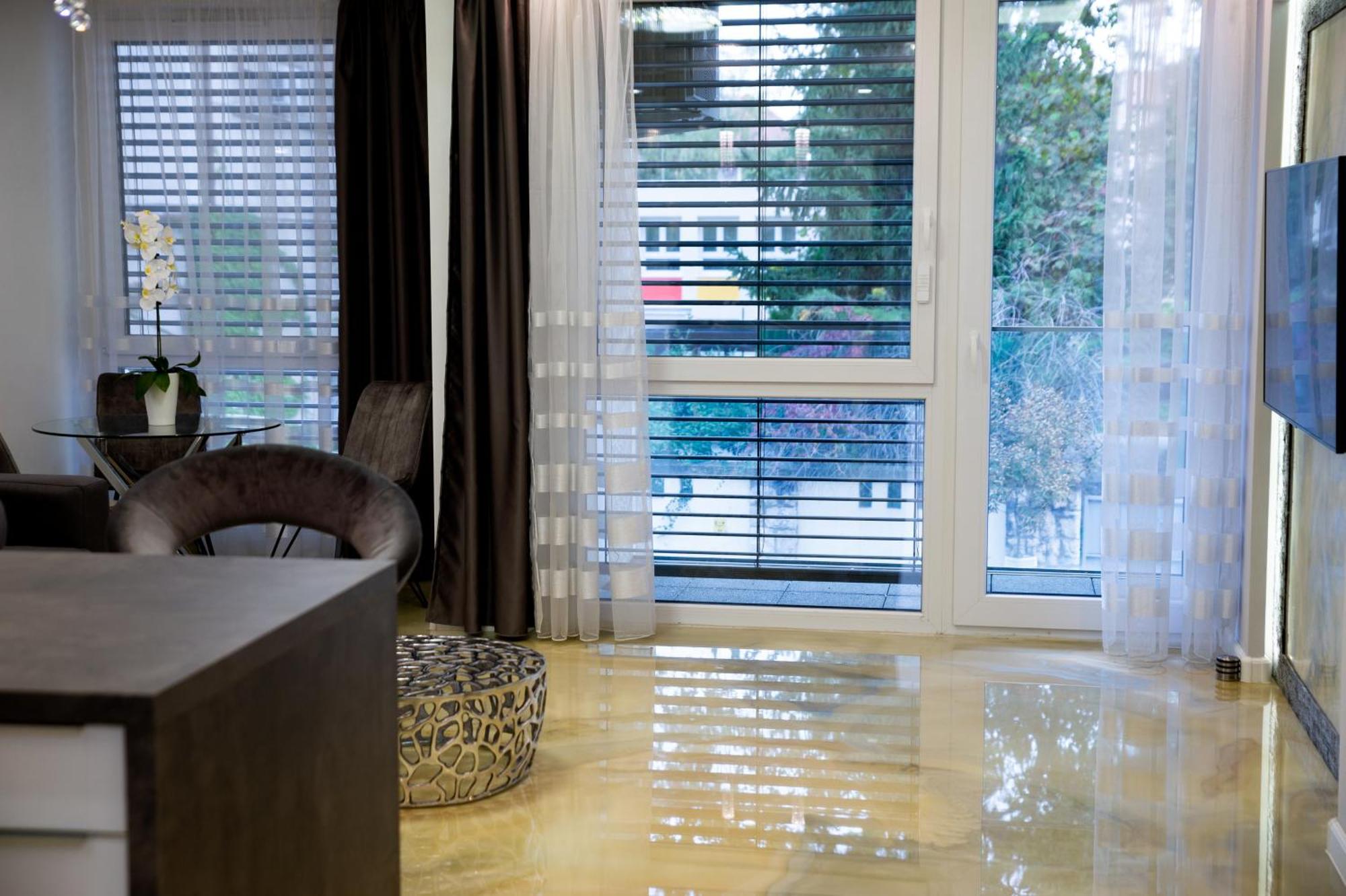 Dream Apartman 3 With Free Parking เยอร์ ภายนอก รูปภาพ